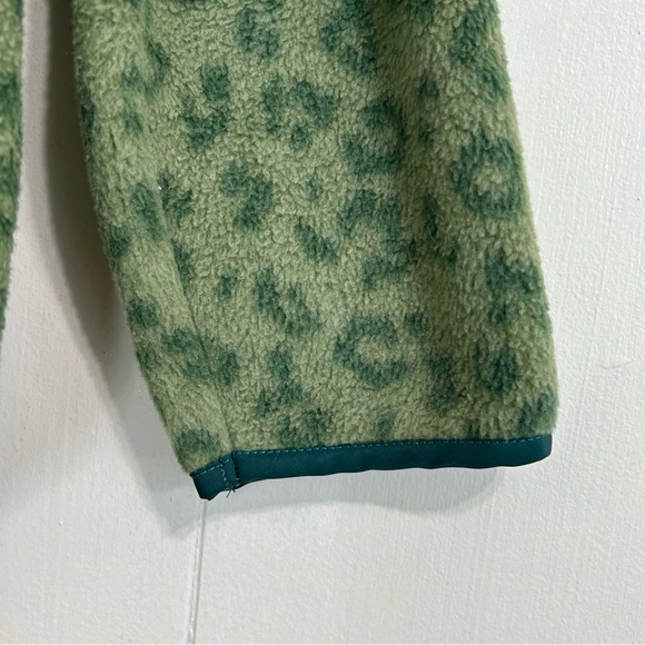 J.Crew J.Crew Cozy Green Animal Print Pullover Fleece Jacket Sweater Size Small. - Picture 9 of 12